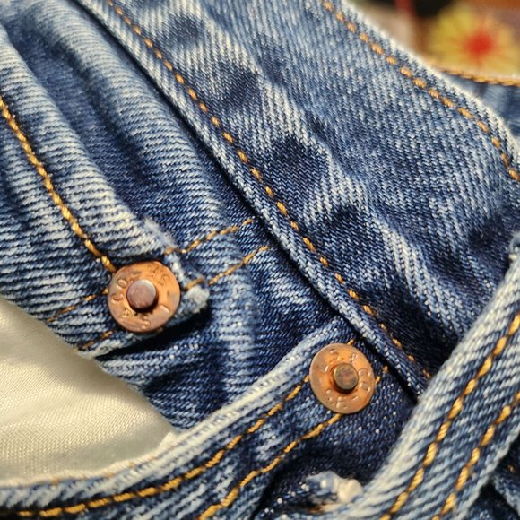 Levi's High Waisted Jeans - Picture 7 of 8